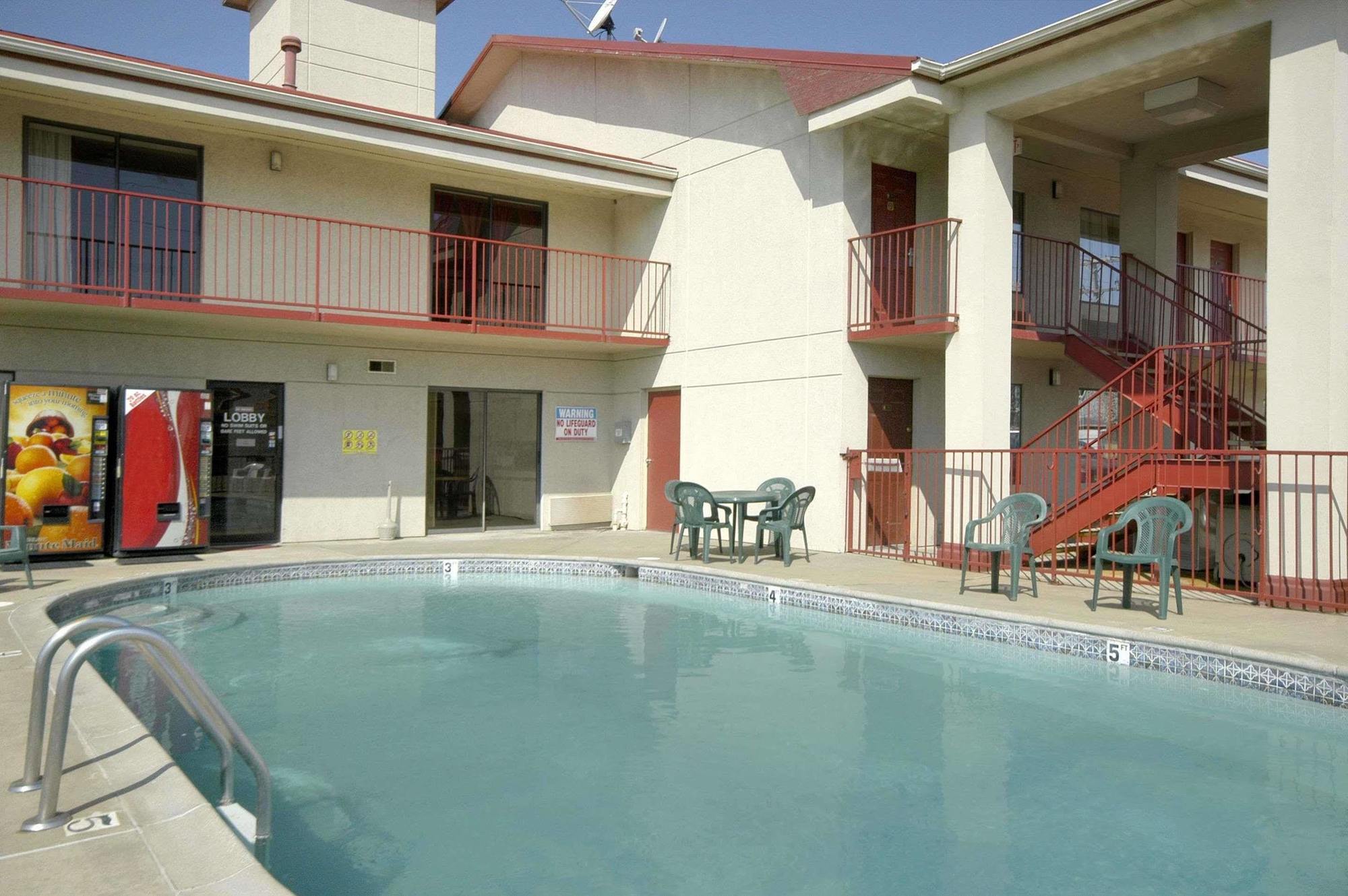 Super 8 By Wyndham Springdale Ar Motel Exterior photo